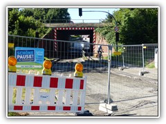 Baumaßnahme Mehringer Straße / Lindenstraße. Nur Radfahrerund Fußgänger können passieren.