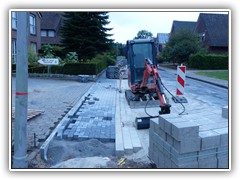 neuer Fußweg der Straße am Feldkamp. Vor dem Haus St.Josef ist es fast fertig