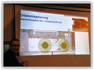 Ein besonderes Augenmerk liegt auf der Denkmallokomotive, die auch einige Meter verschoben werden soll.