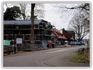 Neues Wohnhaus neben der Gaststätte Warburg in Holsten