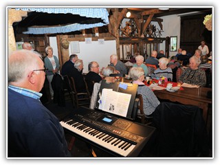 Theo Elfert sorgt mit seiner Musik für die Stimmung