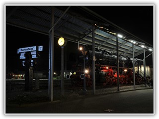 Bahnhof nachts